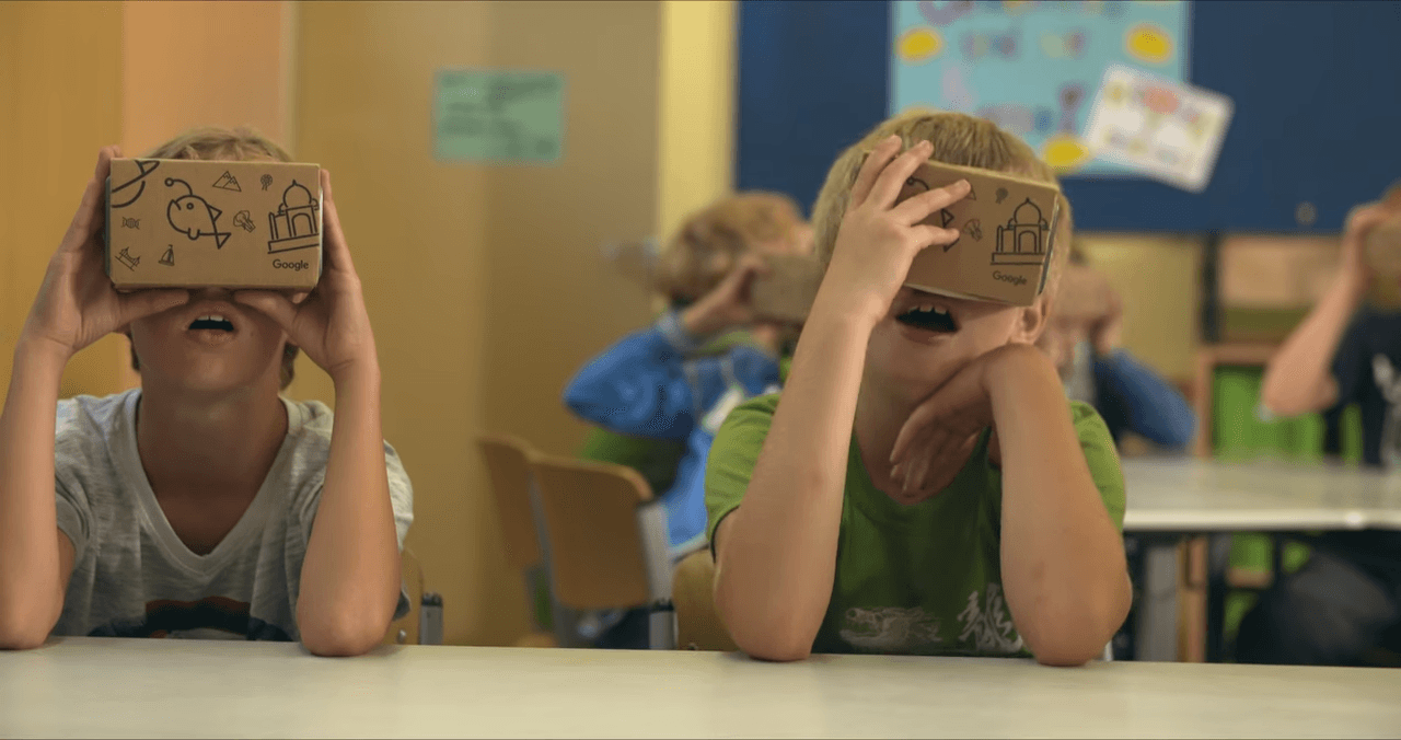 Schüler nutzen XR-Technologie