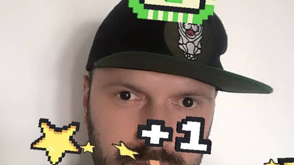 Ein Spiel, das mit Hilfe von AR Technologie in einem Live Filter untergebracht ist